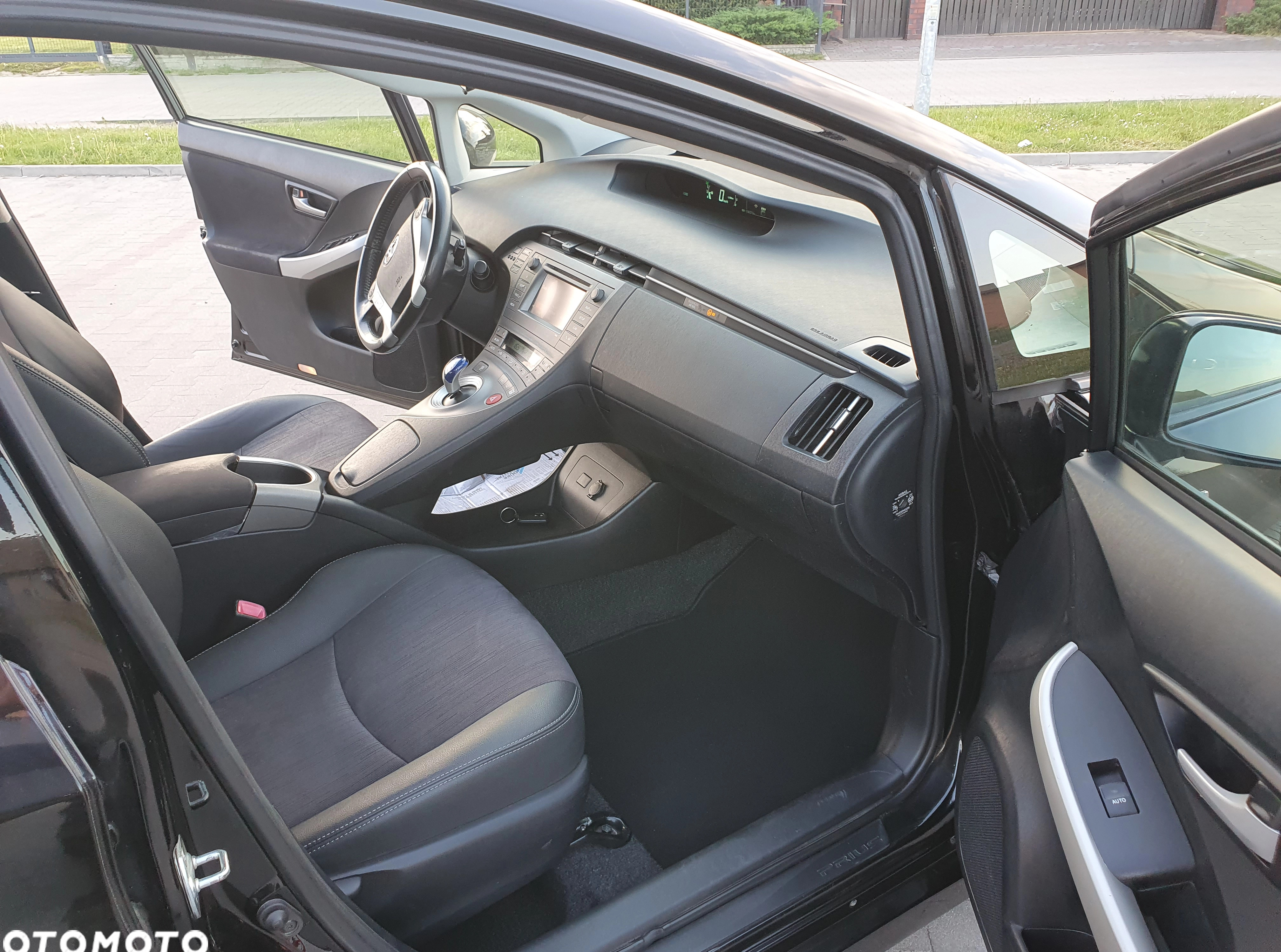 Toyota Prius cena 49500 przebieg: 118376, rok produkcji 2013 z Reszel małe 46
